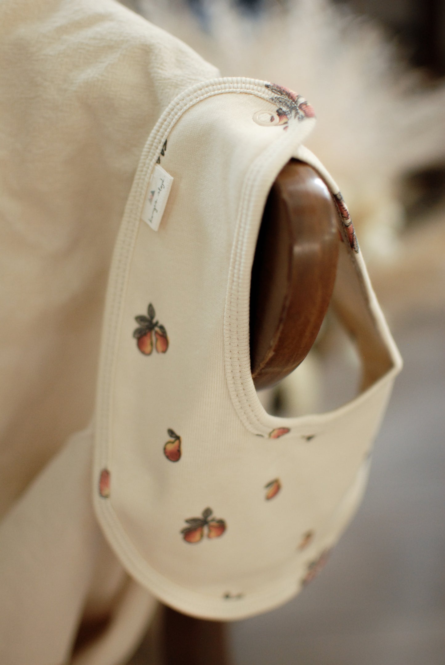 Newborn cotton bib - Peach