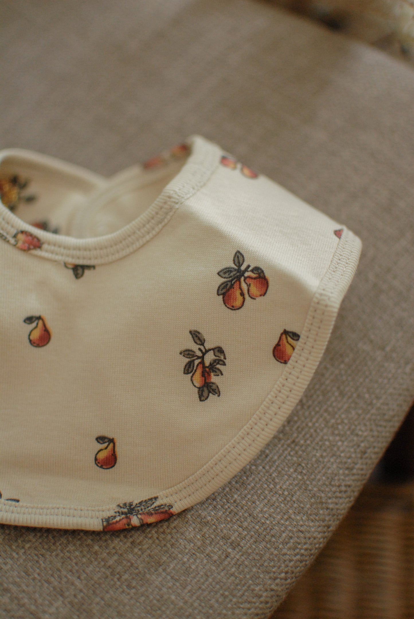 Newborn cotton bib - Peach